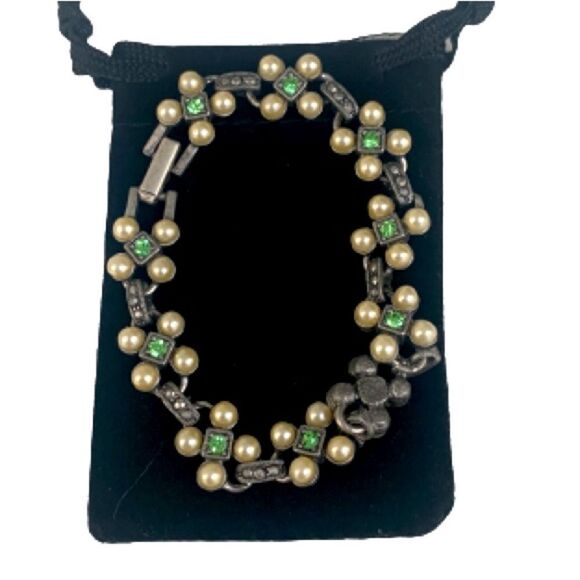 Vintage Mid-Century Bracelet, Faux Pearls & Peridot Glass Crystals, Floral Motif - Picture 10 of 10